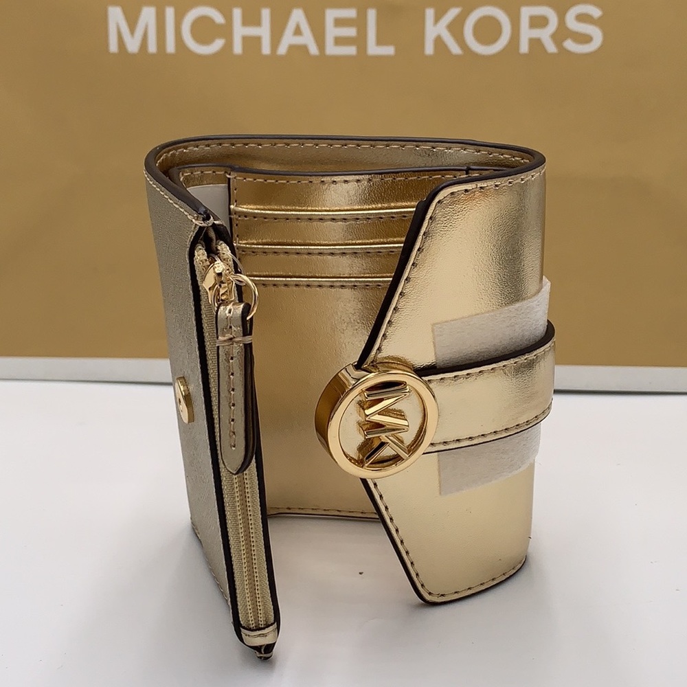 MICHAEL KORS
Carmen Medium Faux Leather Wallet
Pale Gold - Picture 10 of 13